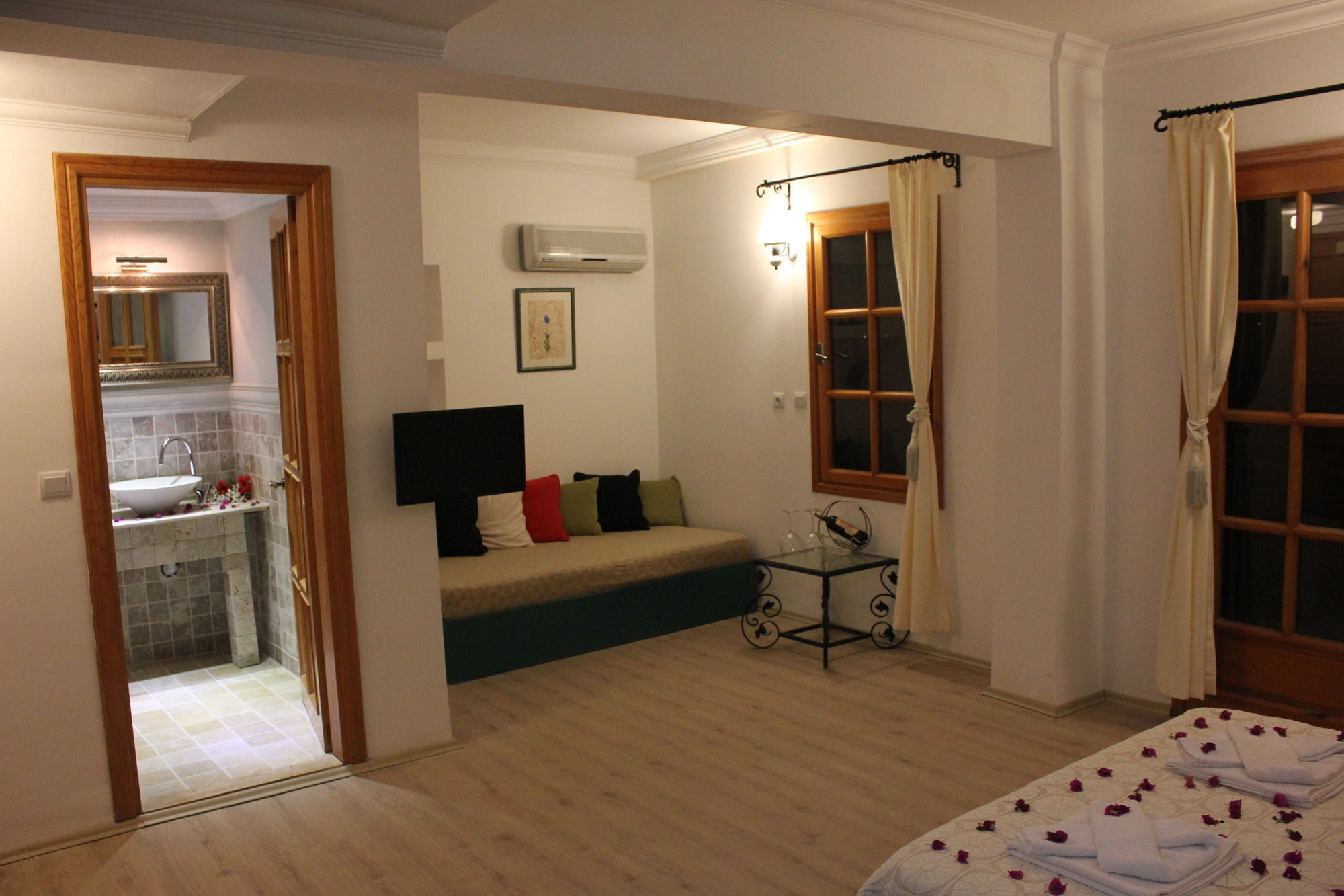 Korsan Ada Hotel Kaş Exteriör bild